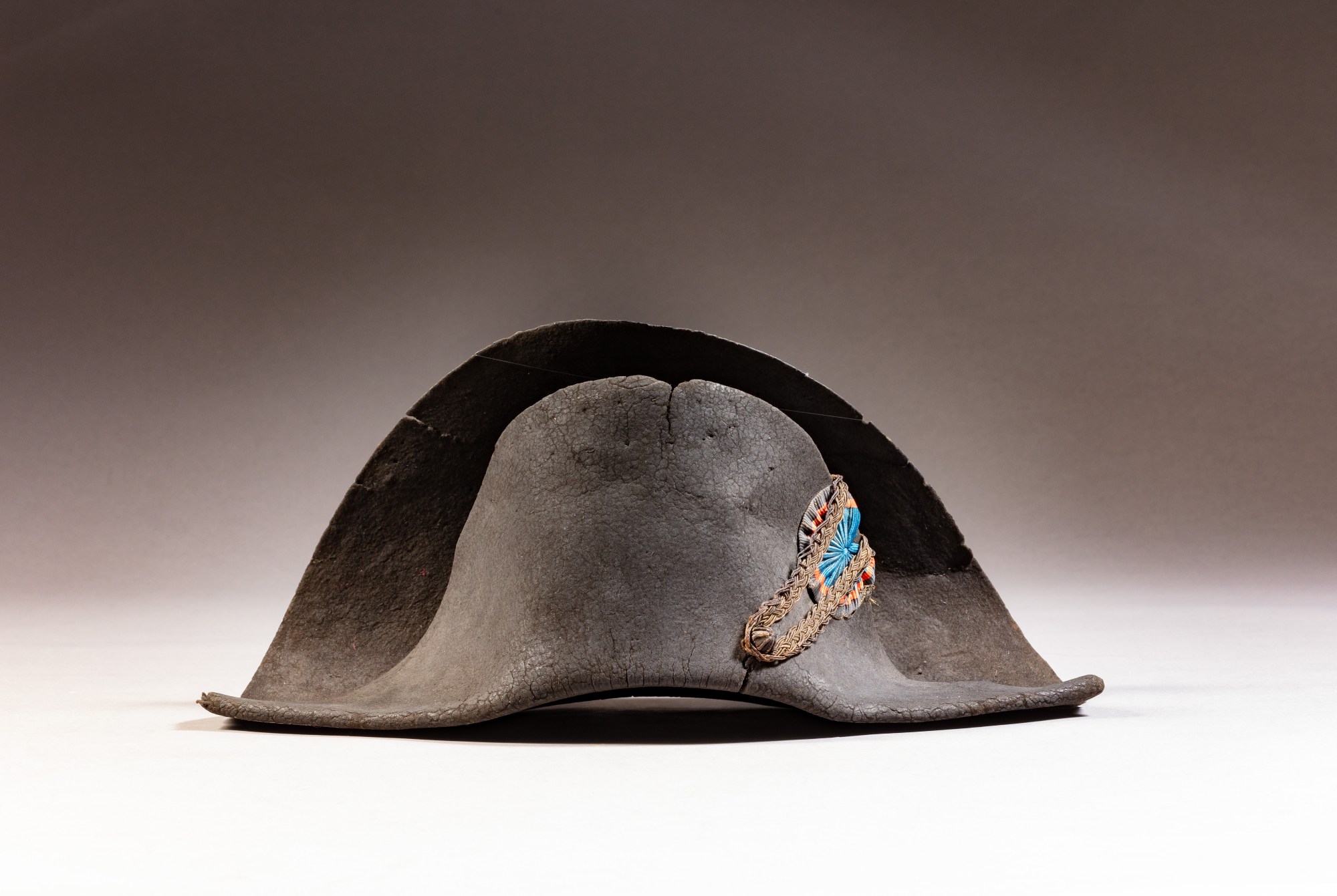 A black hat.