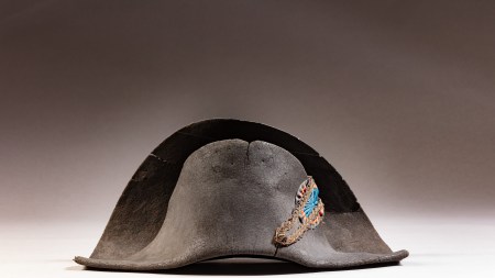 A black hat.